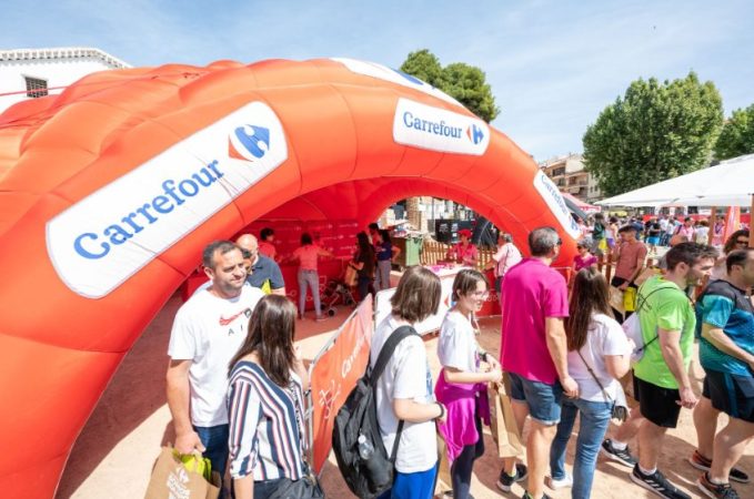 Foto prensa carpa desayunos Carrefour Merca2.es