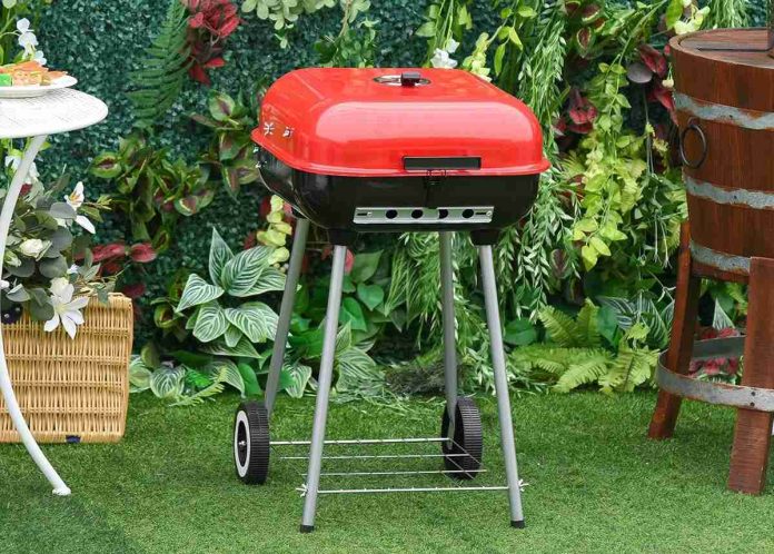 Amazon vende la barbacoa portátil de carbón para todos los jardines: no llega a los a los 50 euros