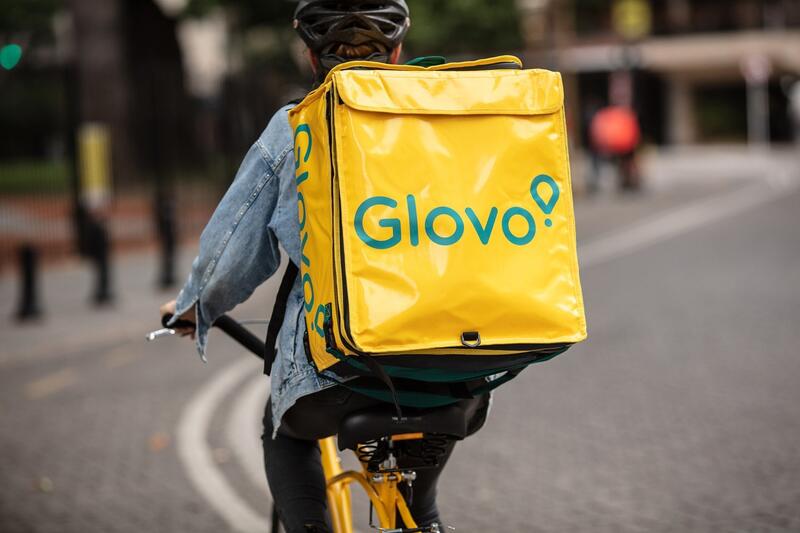 ‘Riders’ y taxistas se querellan contra Glovo por supuesto empleo de falsos autónomos