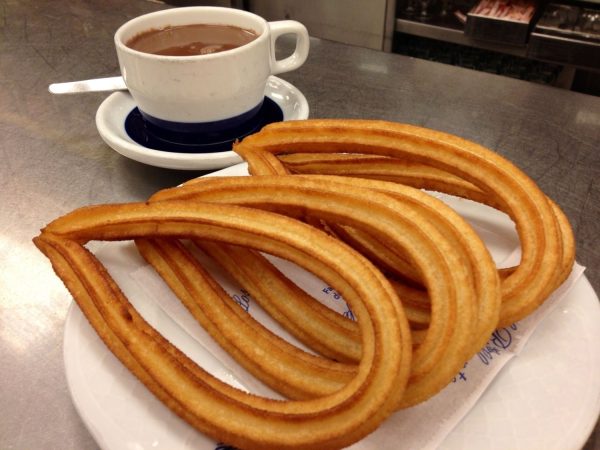 Chocolate con churros de lazo Merca2.es