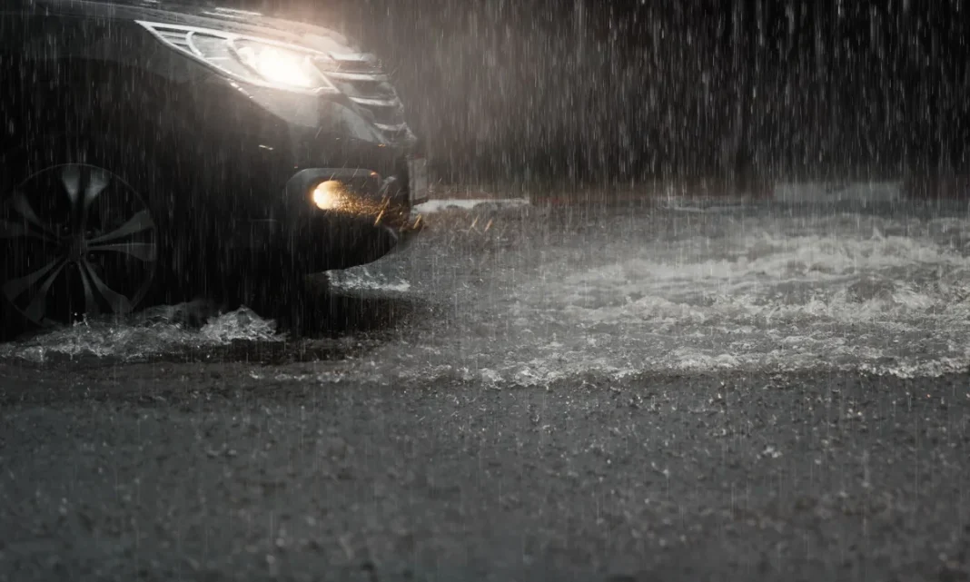 Consejos de la DGT para conducir con lluvia y evitar accidentes