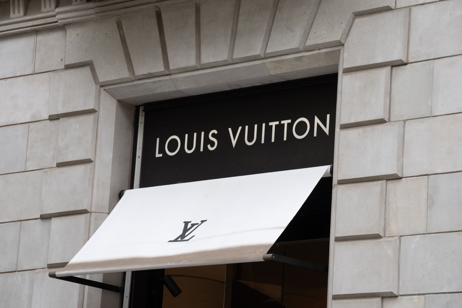Louis Vuitton refuerza su músculo productivo con dos nuevos