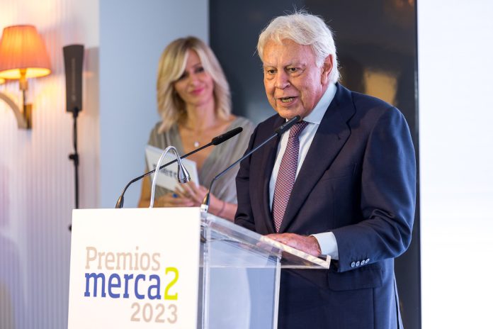 Felipe González recoge el premio Igualdad y Progreso otorgado a su Fundación por la Fundación Marqués de Oliva