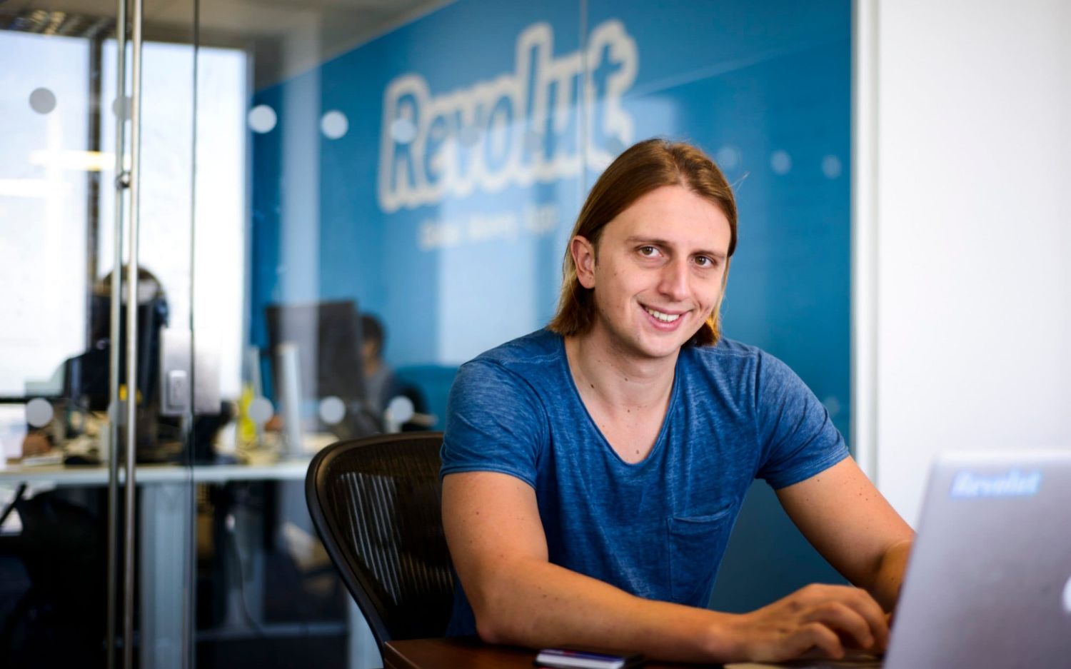 Revolut y N26 abren la guerra de los anuncios en empresas e inversión