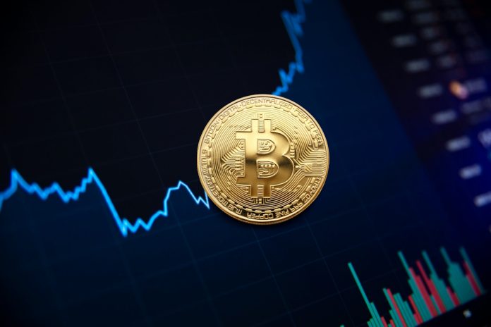 El bitcoin choca contra los 38.000 dólares a la espera de novedades macro y del ETF