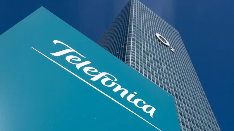 Telefónica hace caja para reducir deuda y crecer en el mercado