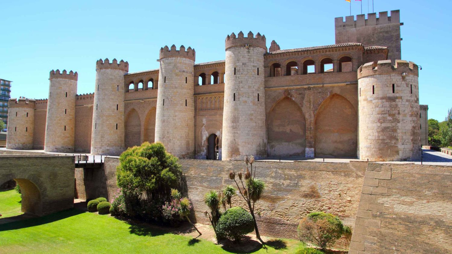 Renacimiento y Restauración: La Aljafería Renace