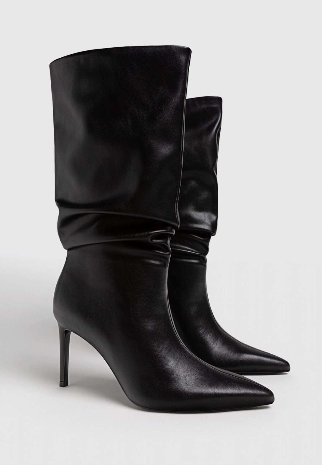 Deslumbra con estilo relajado y elegante con las Botas Tacón XL Slouchy de Stradivarius por solo 45,99 euros