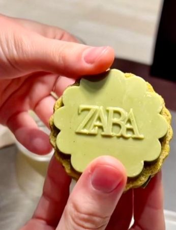 Galletas con el logo de la marca gallega