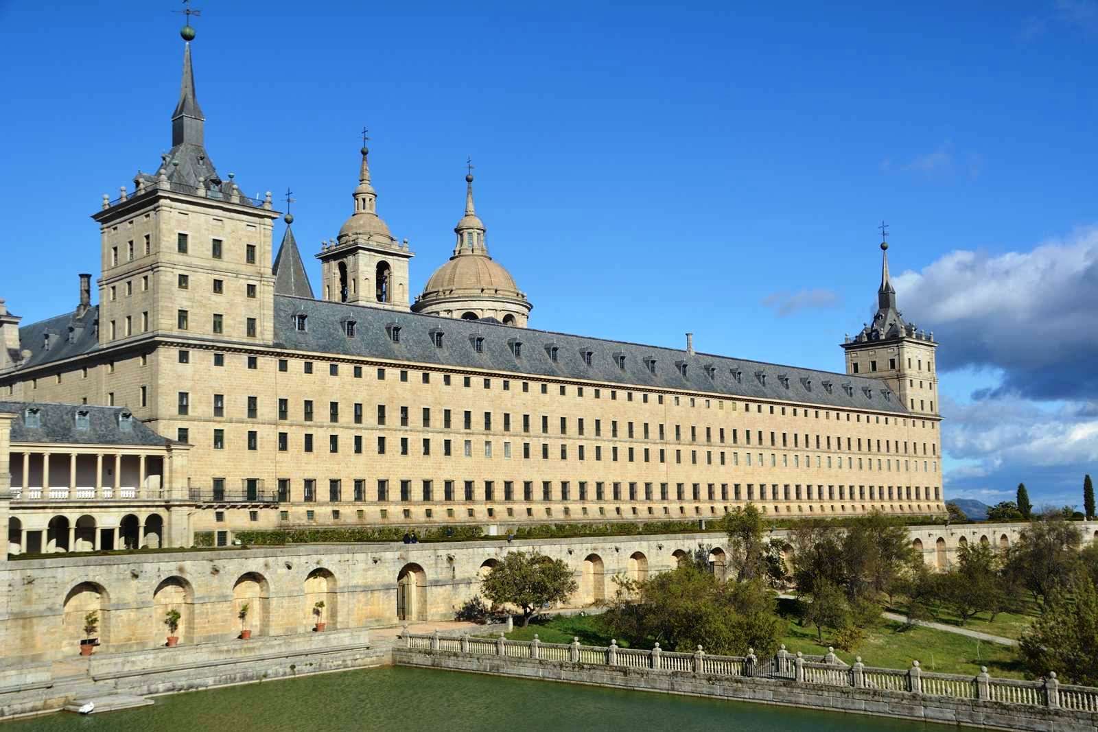 EL MONASTERIO EN EL CINE Y LA LITERATURA