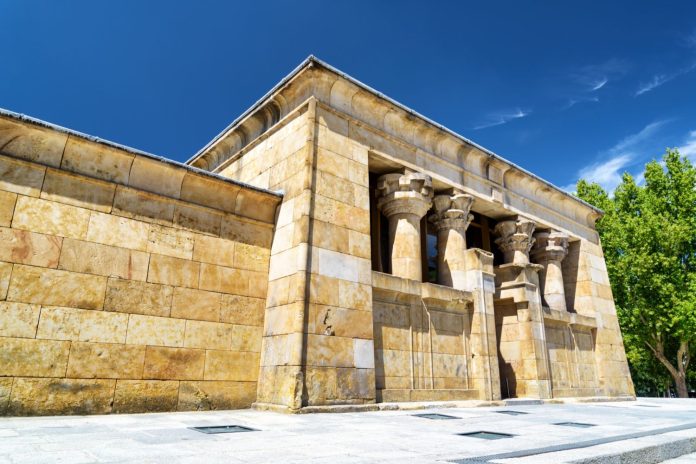 TEMPLO DE DEBOD