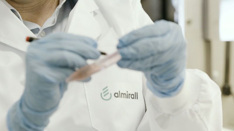 Laboratorios Almirall: Renta 4 apunta que la clave de los resultados estará en Ebglyss