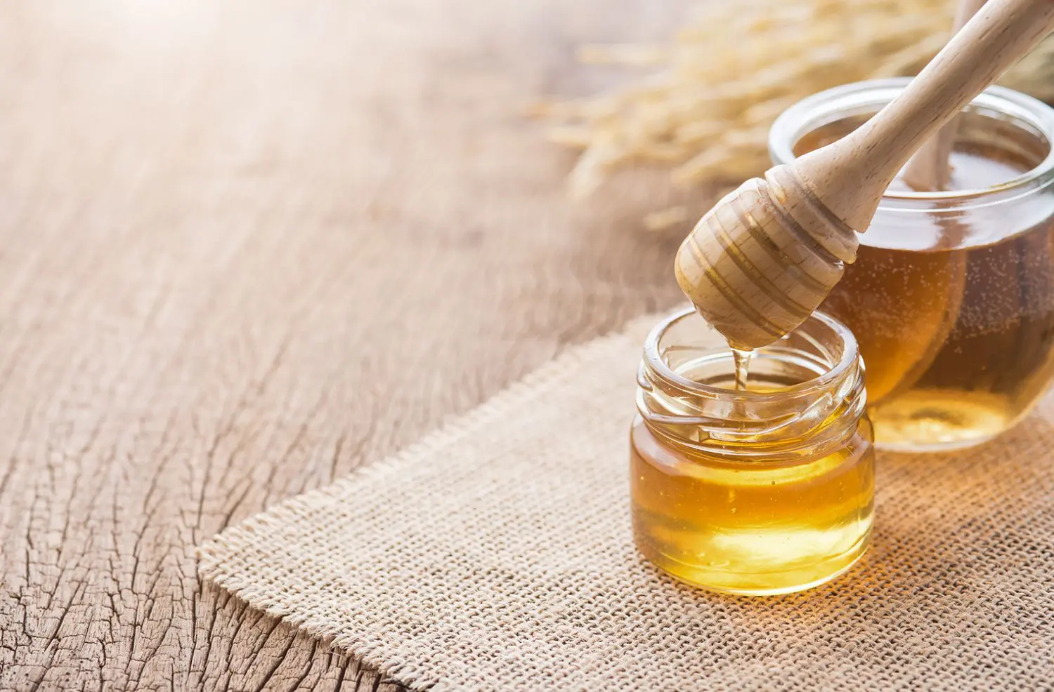 Los seis mejores beneficios de la miel respaldados por la ciencia