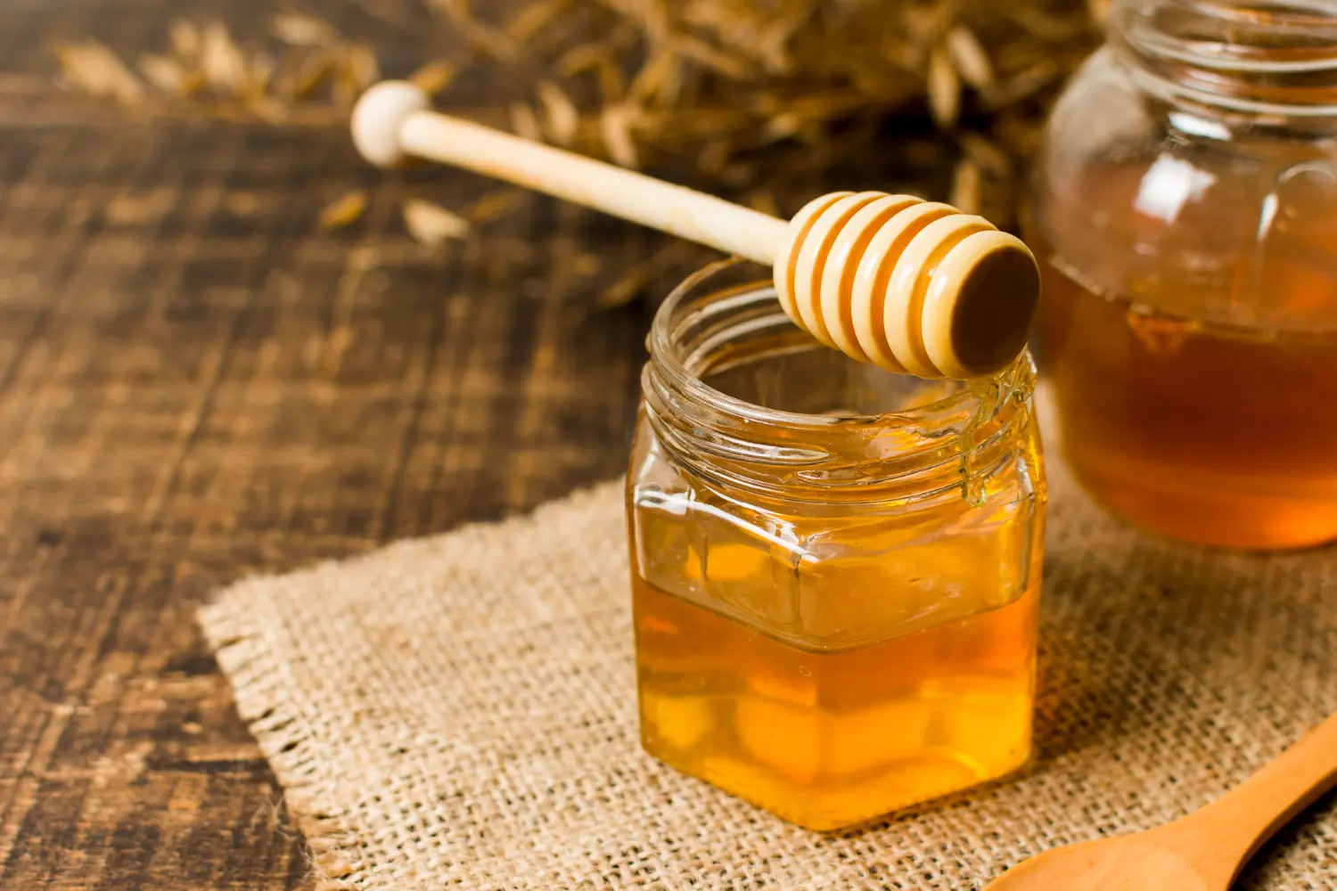 Los seis mejores beneficios de la miel respaldados por la ciencia