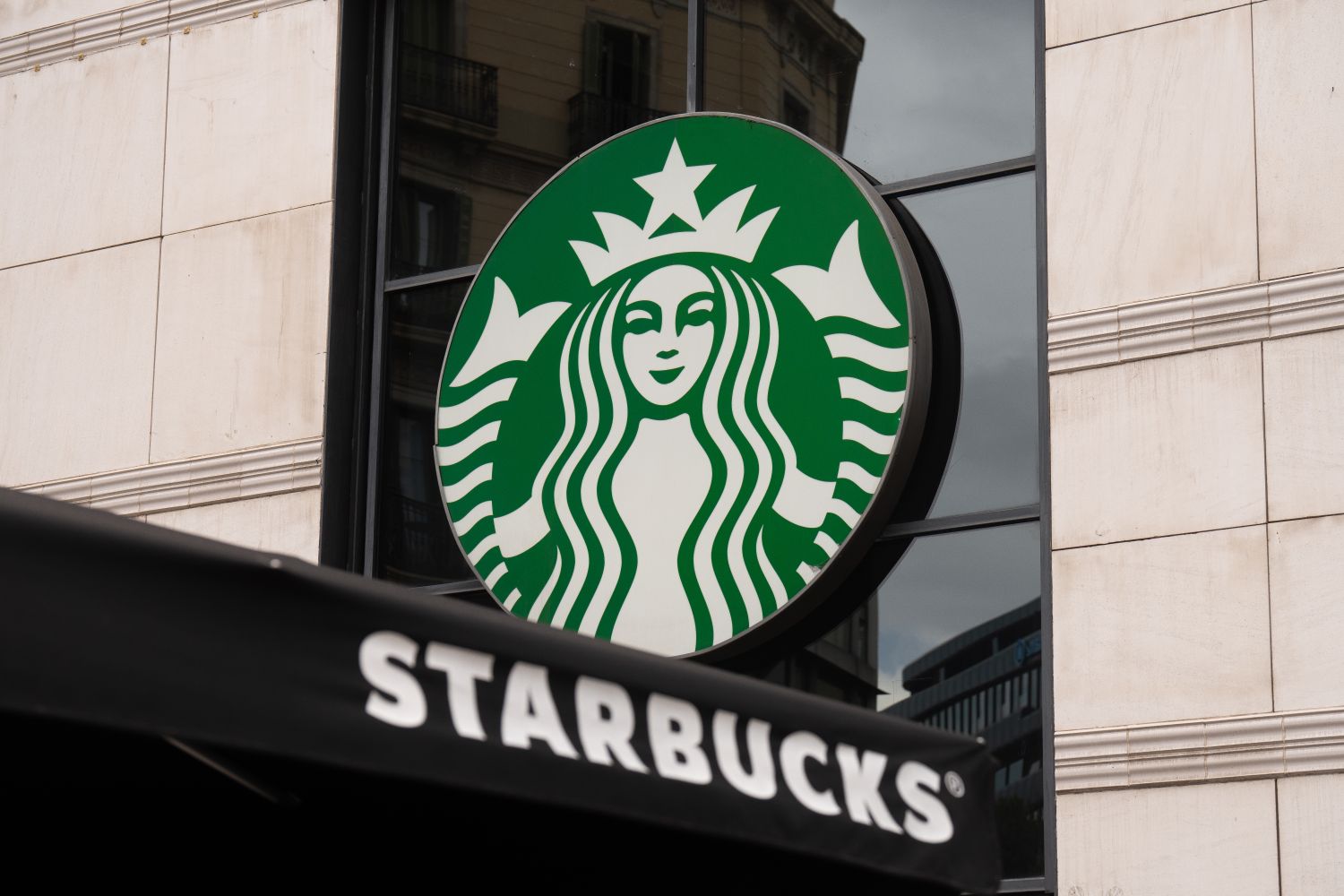 Déjate de Starbucks y echa un ojo a las 6 mejores cafeterías de Barcelona para tomar algo y trabajar