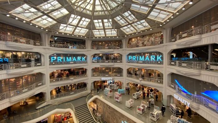 Primark está triunfando con el colorete y la prebase que imitan a Charlotte Tilbury y que se han vuelto virales