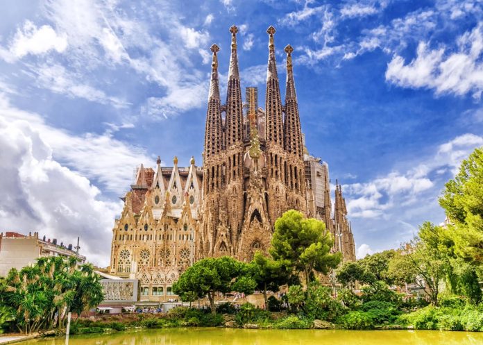 Guardianes del tiempo: los secretos ancestrales de la Sagrada Familia en Barcelona