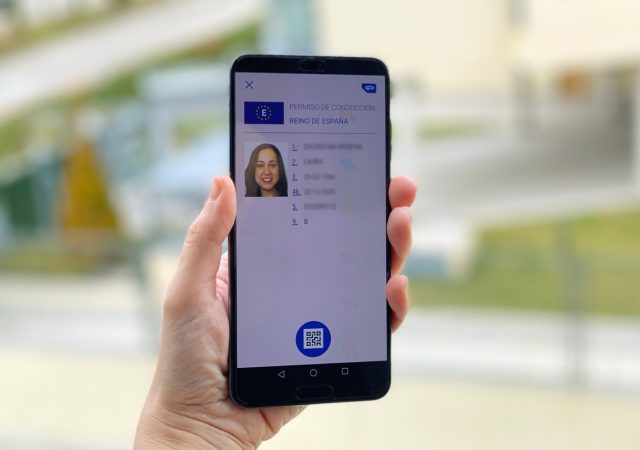 Ya puedes llevar en tu movil el carnet de conducir y el DNI gracias a esta aplicacion 7 Merca2.es
