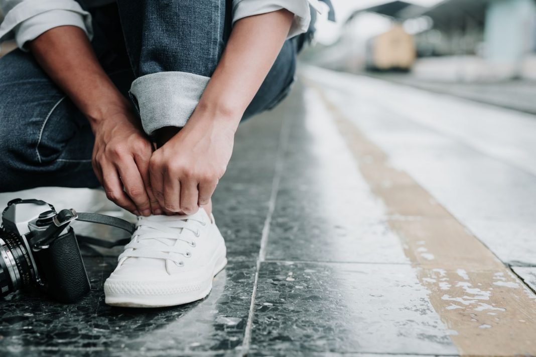 Deja tus zapatillas blancas como nuevas con este producto estelar de Mercadona que cuesta menos de 1 euros