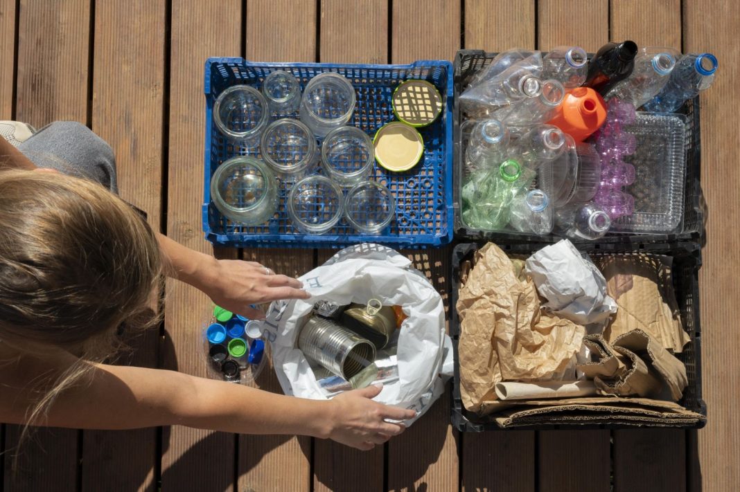 ¿Un zapatero en la cocina? No, es el último invento de Leroy Merlin para almacenar la basura