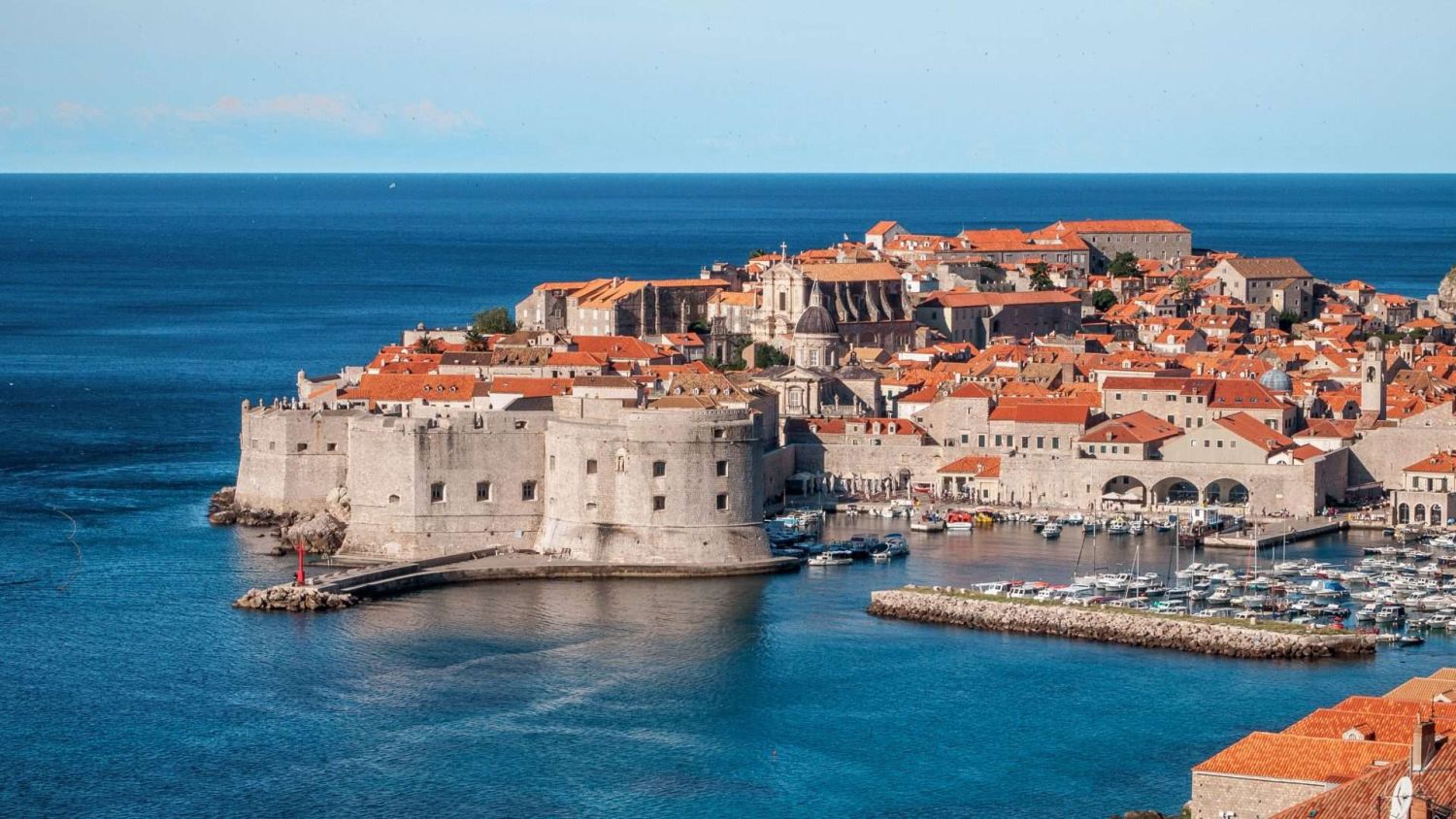 DUBROVNIK, UN ENCANTO HISTÓRICO QUE TRANSCIENDE EL TIEMPO: PLAYAS DE ENSUEÑO BAÑADAS POR EL MAR ADRIÁTICO