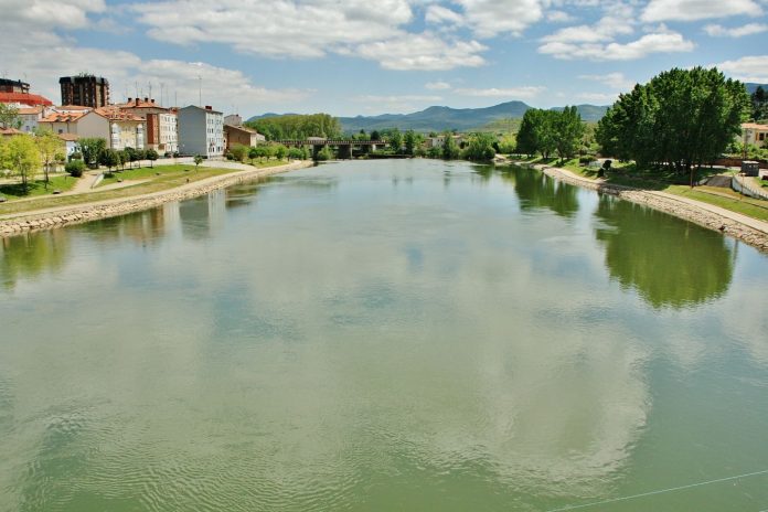 A orillas del Ebro podrás encontrar este precioso municipio con una gran mezcla de estilos arquitectónicos (Tortosa, España)