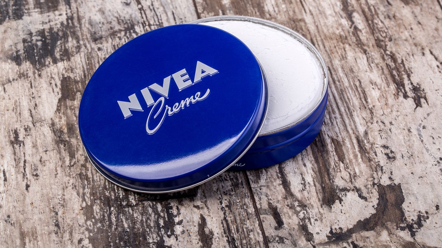 La Aemps levanta el cese de venta de una crema solar de Nivea al demostrar que «cumple» con el factor de protección