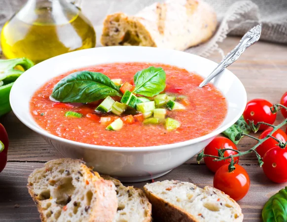 Gazpacho reinventado: La sorprendente creación de Albert Adrià que revolucionará tu cena