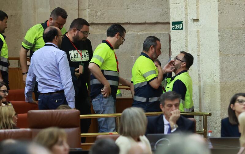 Trabajadores de Acerinox se concentran en Cádiz y acusan a la empresa de «falta de respeto» a la plantilla