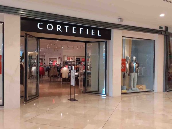 Descubre como elevar tu estilo con la colección de fulares de Cortefiel