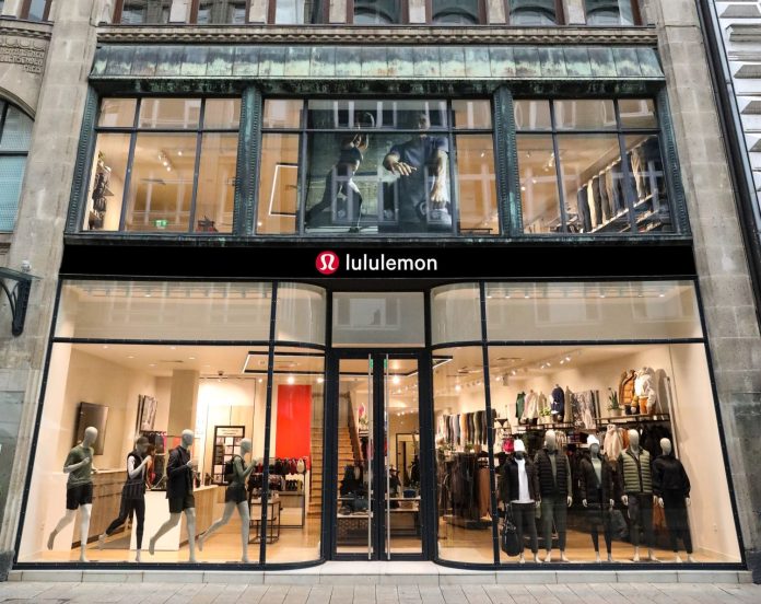 Lululemon prepara 40 nuevos establecimientos para sentarse en la mesa de Adidas y Nike