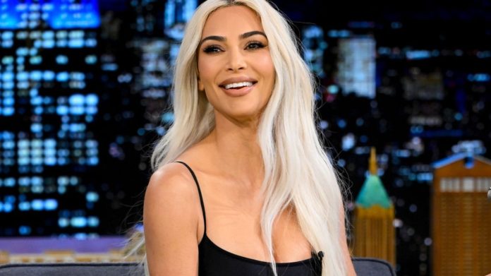 Kim Kardashian nuevamente en el centro de la polémica y criticada por los fans de Marilyn Monroe