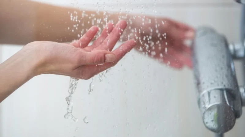 BAÑARSE CON AGUA FRIA
