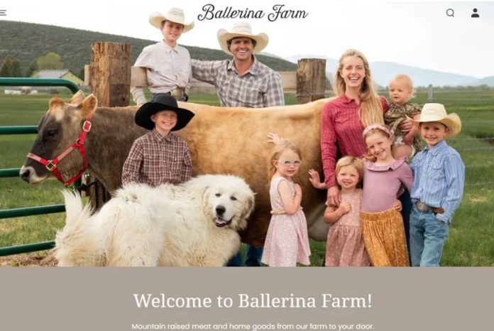 Mira a la mormona influencer que vive en una granja con sus 8 hijos