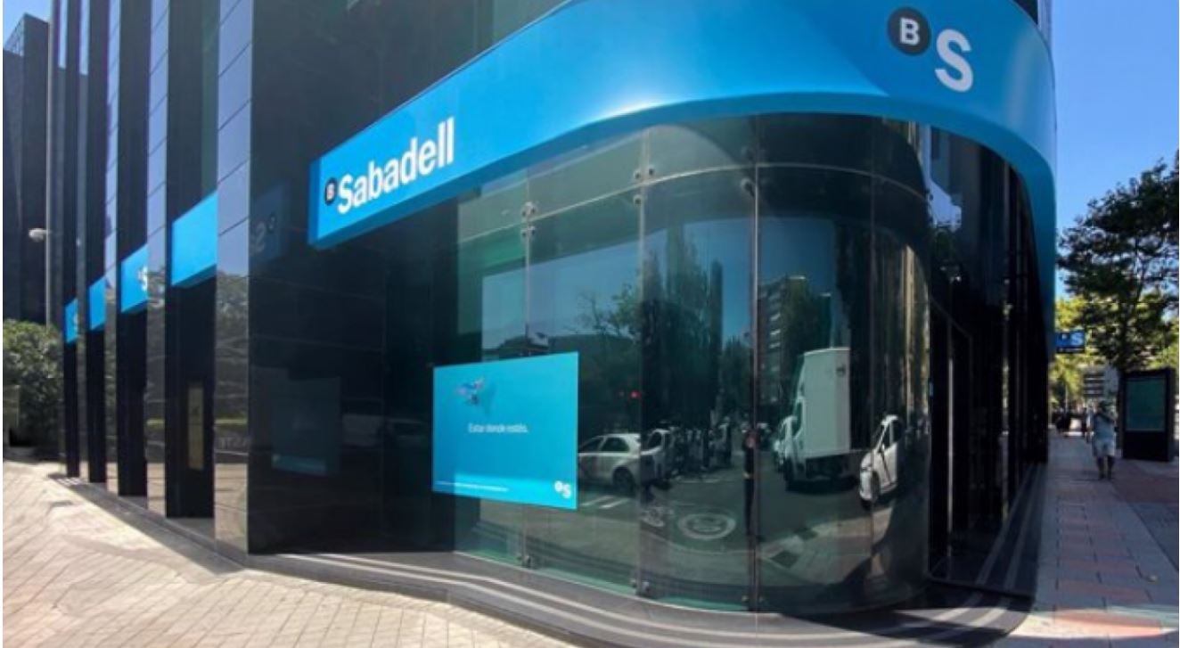 Últimos días de la ‘promo’ remunerada de Banco Sabadell que BBVA puede poner en el alero