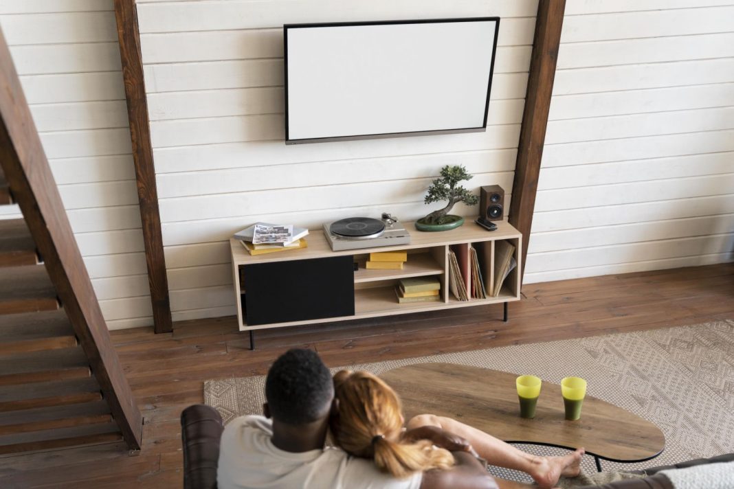 Alcampo tiene el mueble perfecto para la TV que le encantaría vender a Ikea