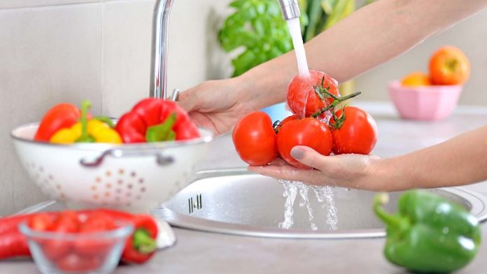 La forma correcta y definitiva de lavar vegetales para evitar peligros