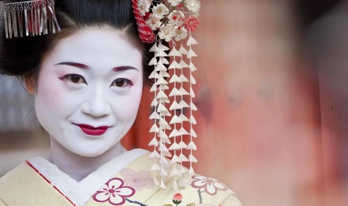 Una geisha japonesa revela qué le prohíben en su país y es realmente irracional