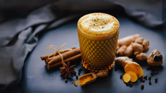 Golden milk: La única receta desinflamatoria, antioxidante y détox que funciona