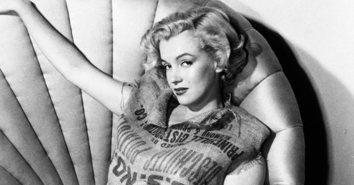 La sesión de fotos oculta de Marilyn Monroe: con una bolsa de papas para humillar a un periodista