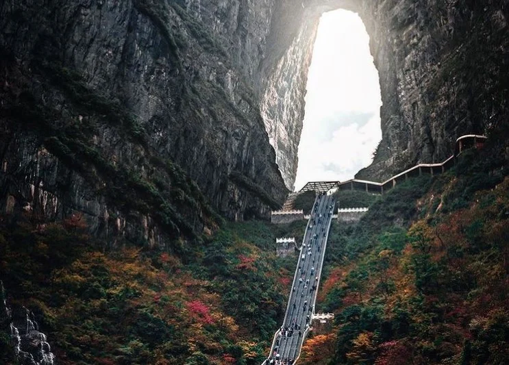 Conoce la impactante Puerta del Cielo en China con sus casi 1000 escalones