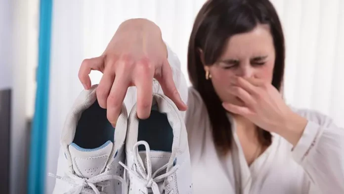 Elimina el olor de tus pies con estos 3 sencillos paso