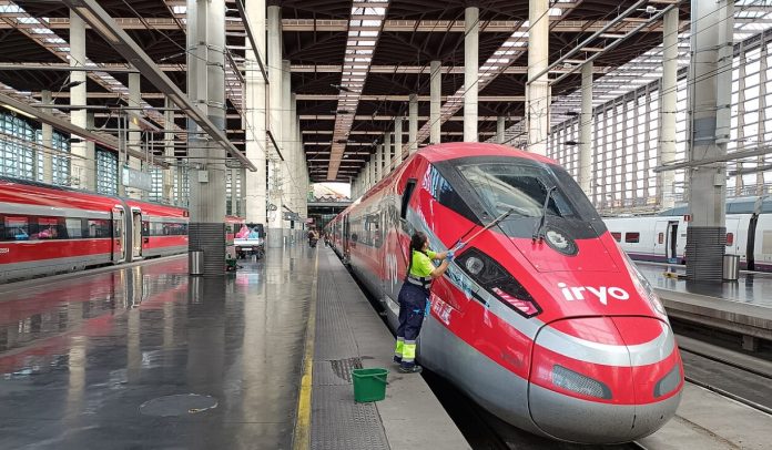 Así es viajar uno de los trenes más veloces de España
