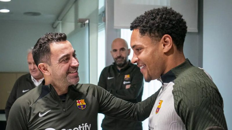 Te contamos la verdad tras la traición de Xavi a Vitor Roque en el Barcelona