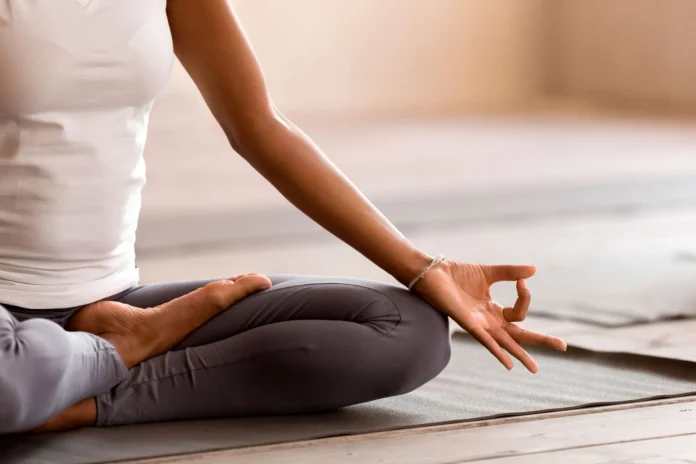 Aleja el estrés de tu vida con estas posiciones de yoga