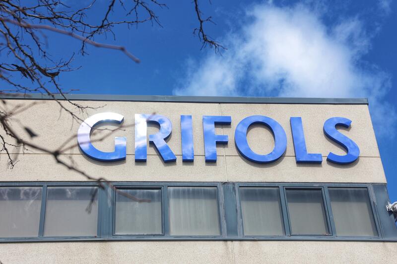 Grifols cerrará este mes la venta de un 20% de su participación en Shanghai RAAS a Haier por 1.660 millones