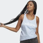Adidas rebaja sus camisetas para mujeres deportistas perfectas para este verano  