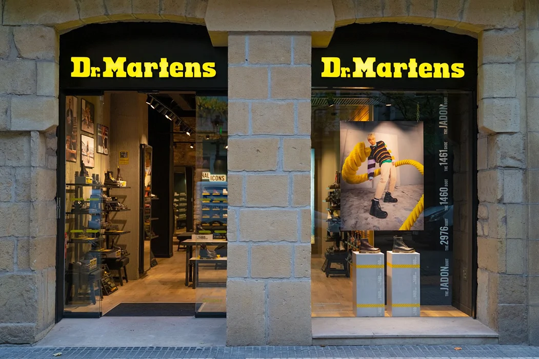 El año de transición para Dr. Martens arranca sin nuevas aperturas y precios estables