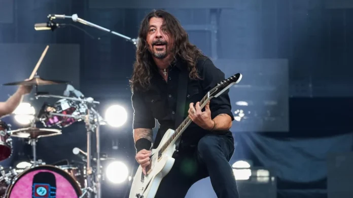 El líder de Foo Fighters acusa a Taylor Swift de playback y ella le responde