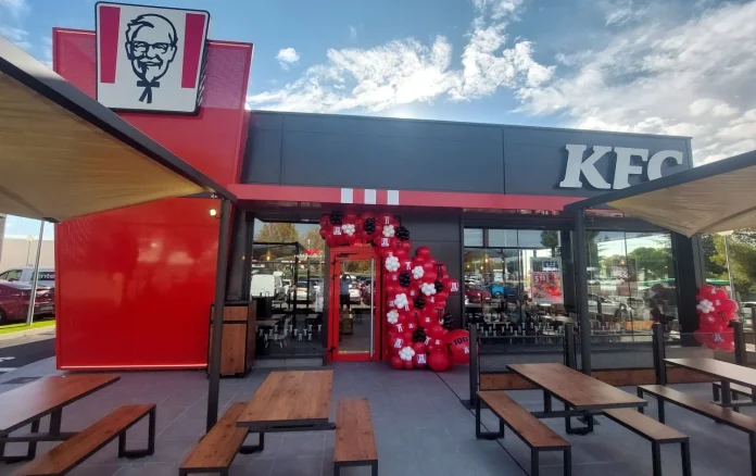 KFC sube la temperatura de la batalla del pollo para cazar a Popeyes